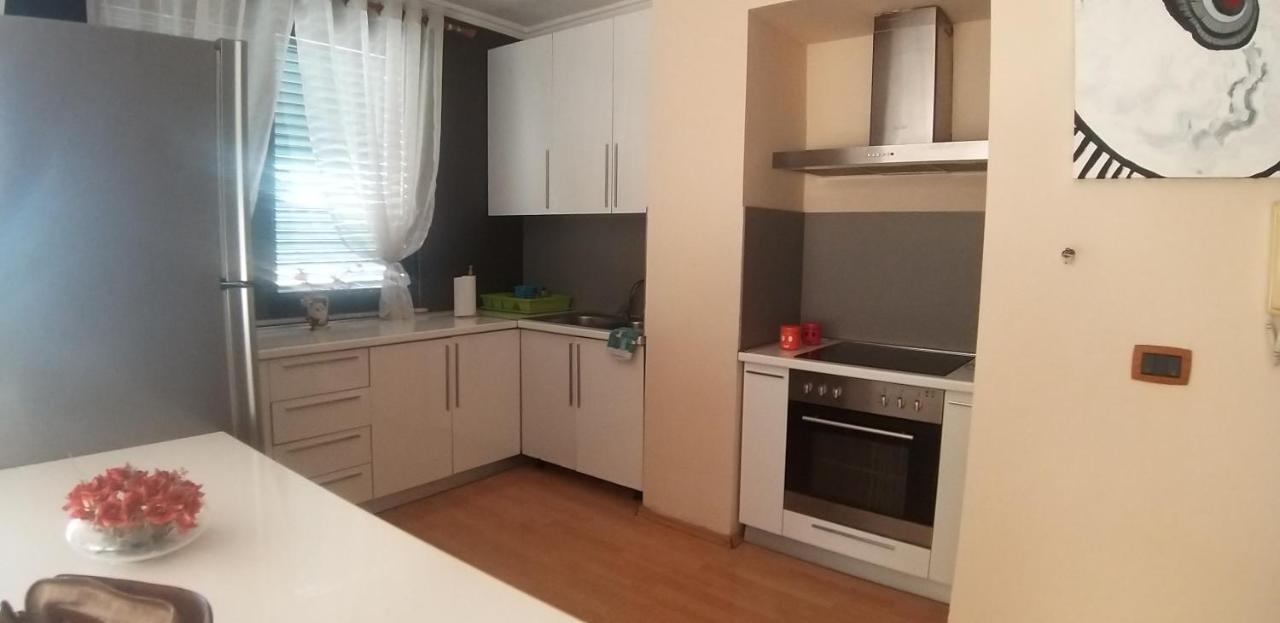 Erina Luxury Apartment Тирана Екстер'єр фото